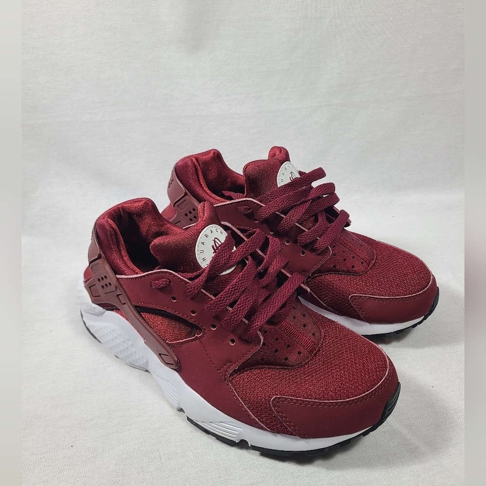Nike air huarache shoes- Youth Size 5.5/ Womens Size 7